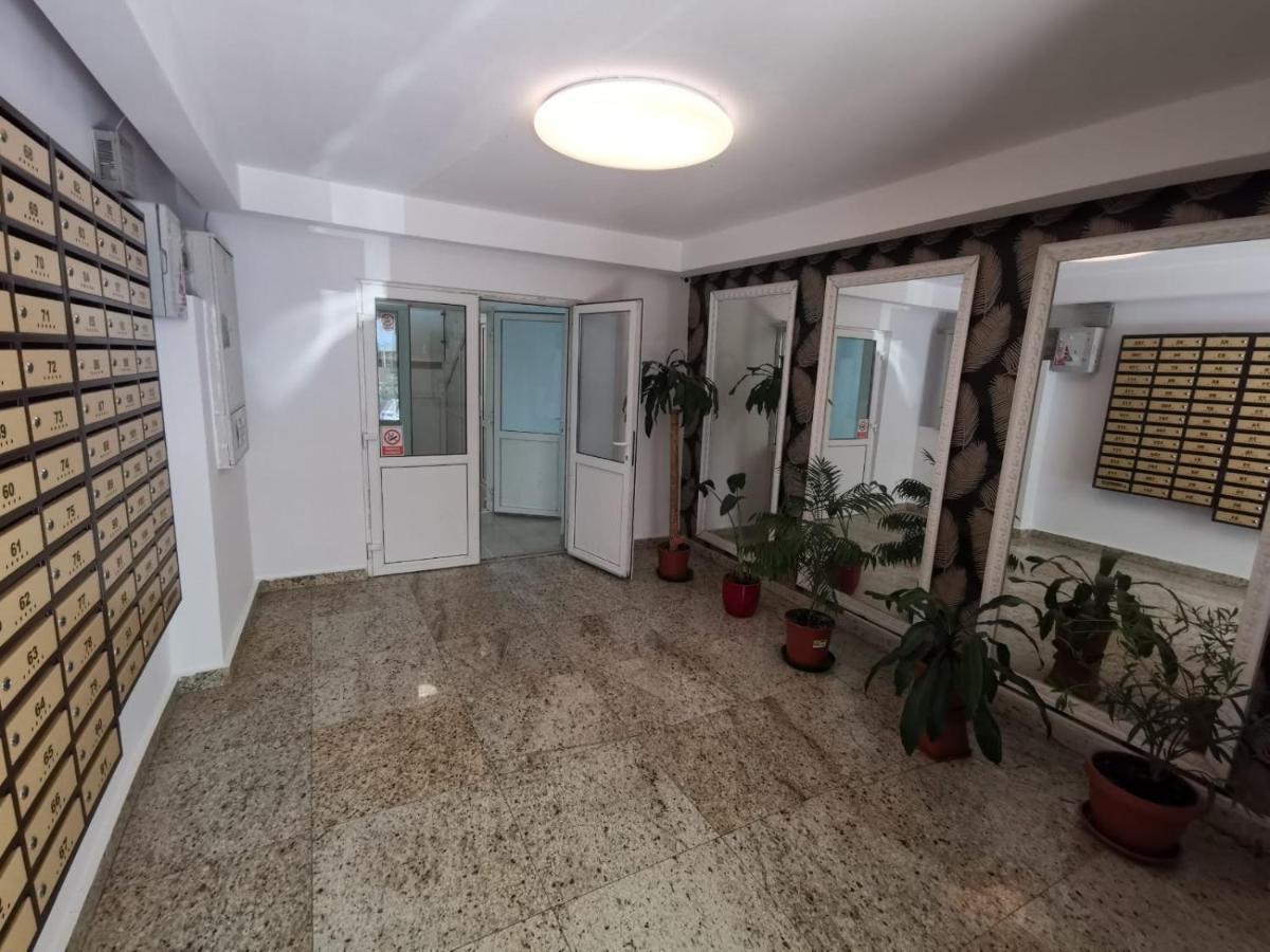 Holidays Inn Studio Bucarest Exterior foto