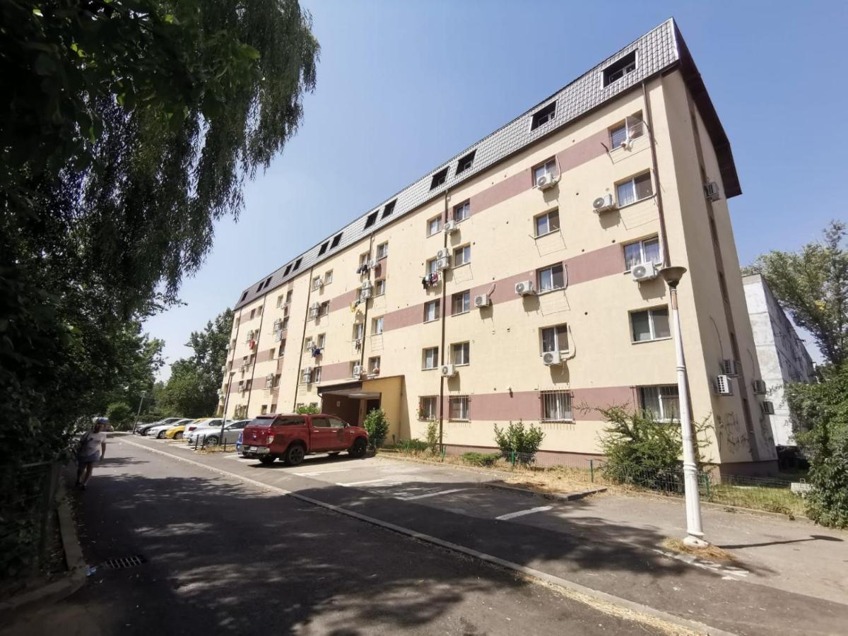 Holidays Inn Studio Bucarest Exterior foto